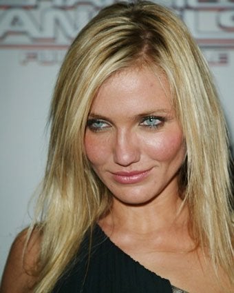 cameron diaz short hair in the holiday. Cameron Diaz with long