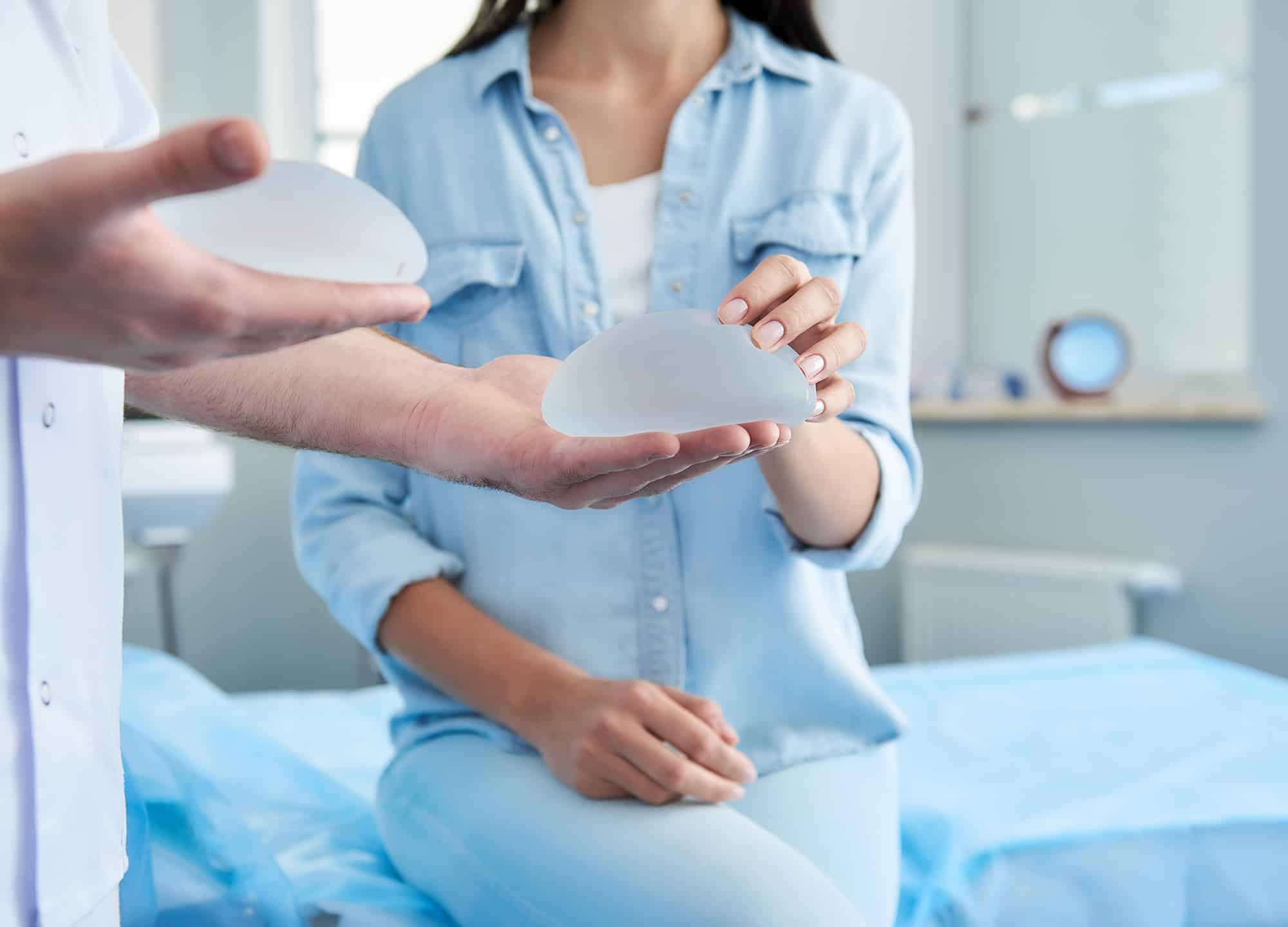 The FDA has released draft guidance proposing that manufacturers print warnings on breast implant packaging to explain the risks and complications.