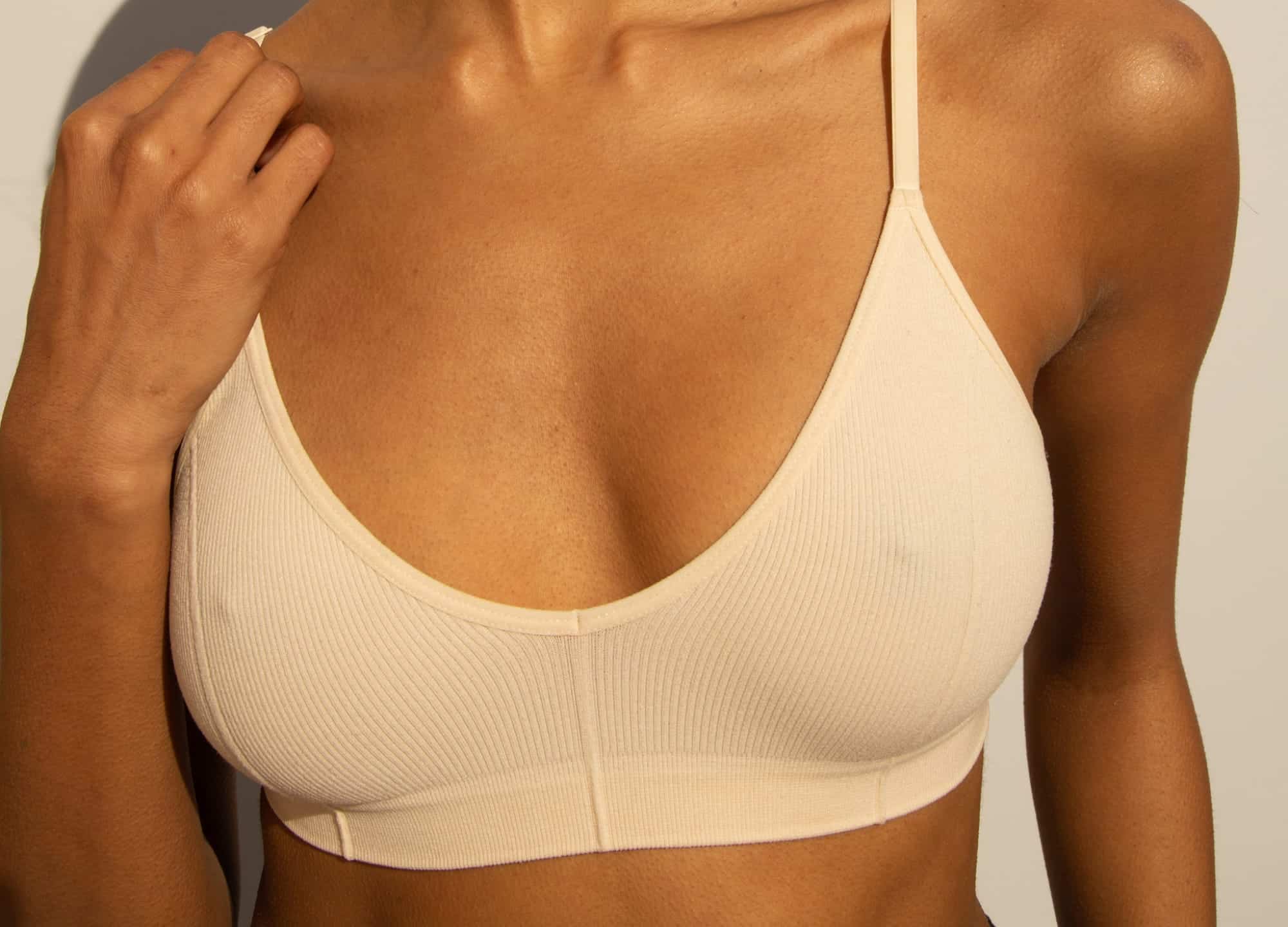 4 Ways to Get Natural-Looking Breast Implants